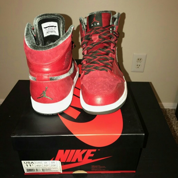 Air Jordan Retro 1 - Picture 5 of 8